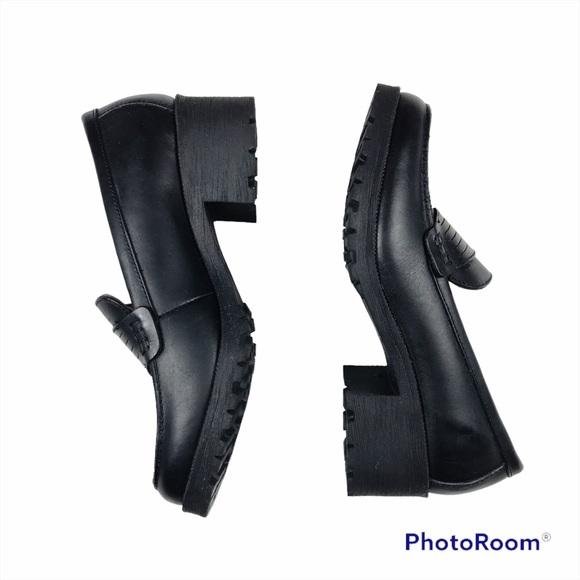 Eastland Newbury Black Leather Heeled Loafer - Picture 7 of 13